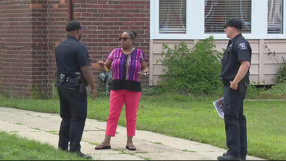 New Detroit police academy graduates meet the community